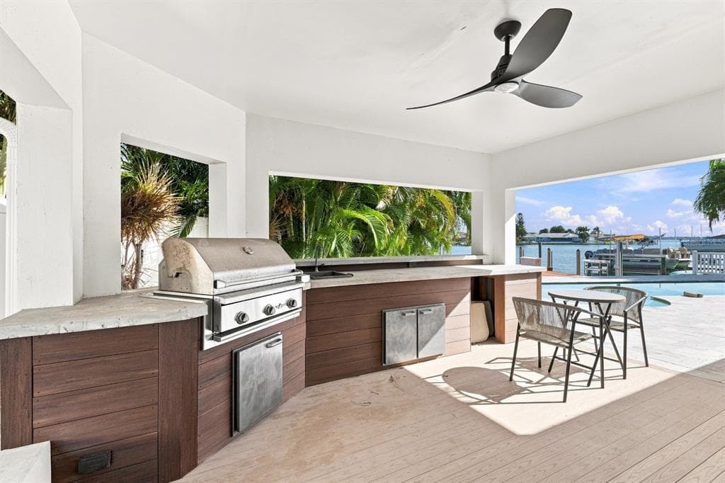 320 PALM ISLAND NE photo 12