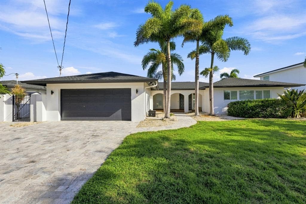 320 PALM ISLAND NE photo 3