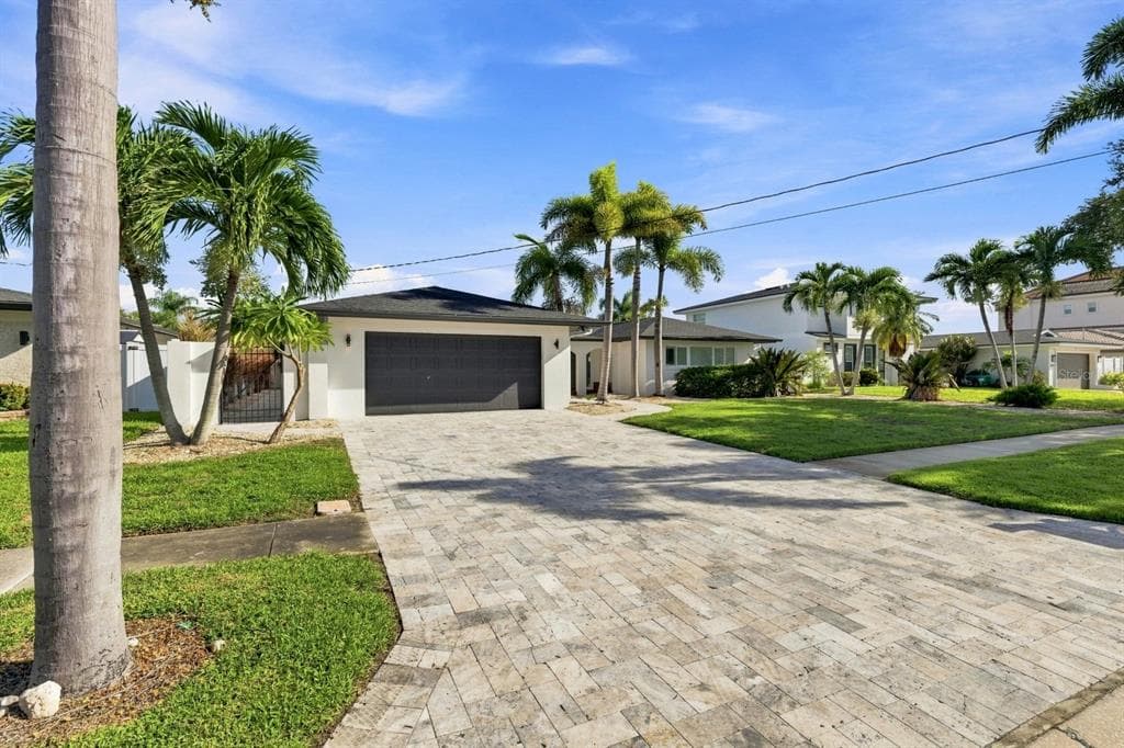 320 PALM ISLAND NE photo 1