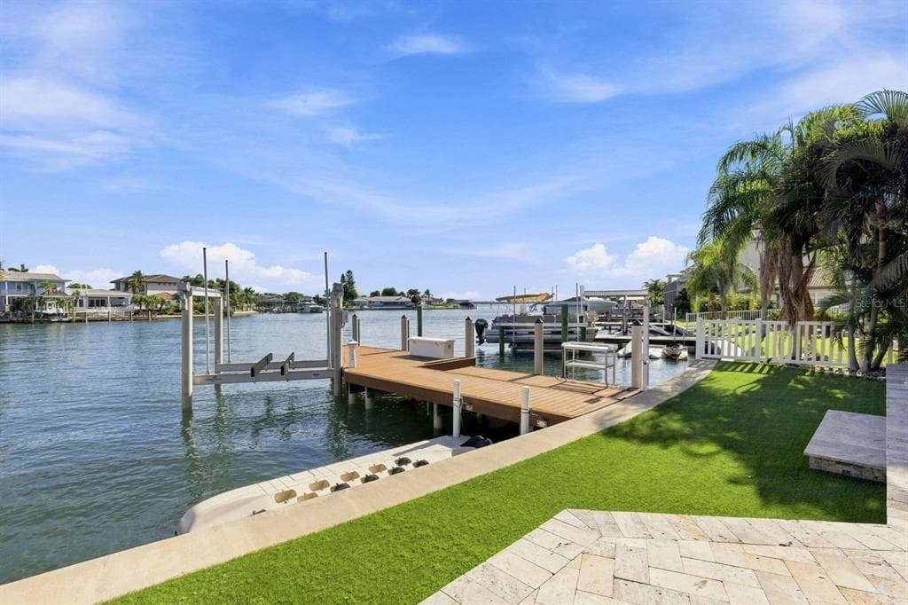 320 PALM ISLAND NE photo 5