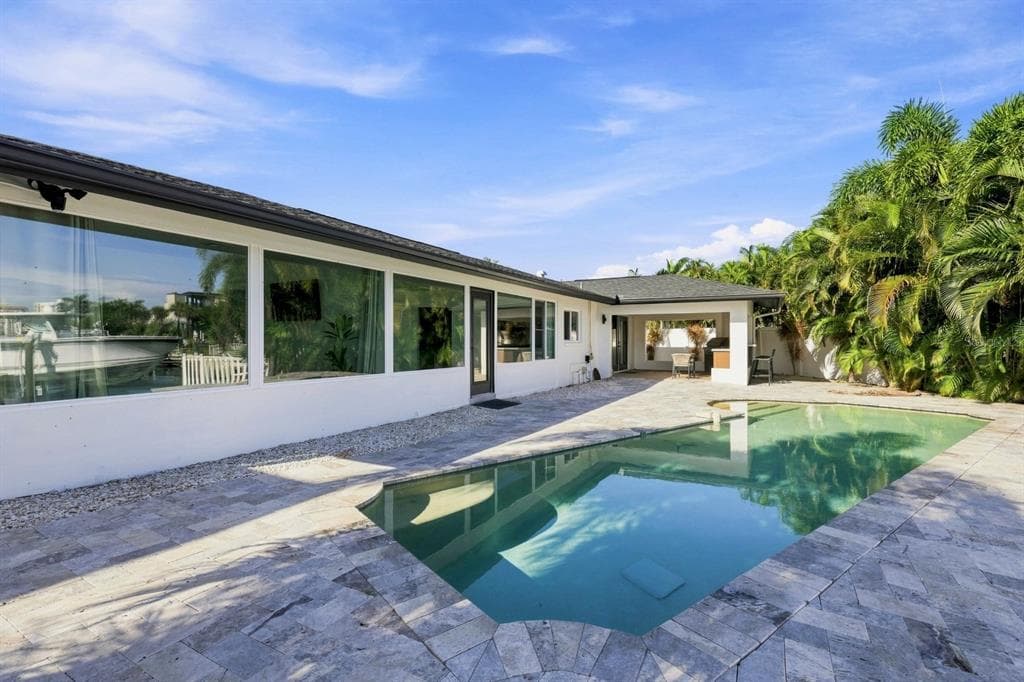 320 PALM ISLAND NE photo 9