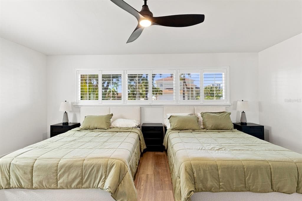 320 PALM ISLAND NE photo 15