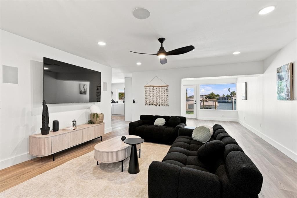 320 PALM ISLAND NE photo 19