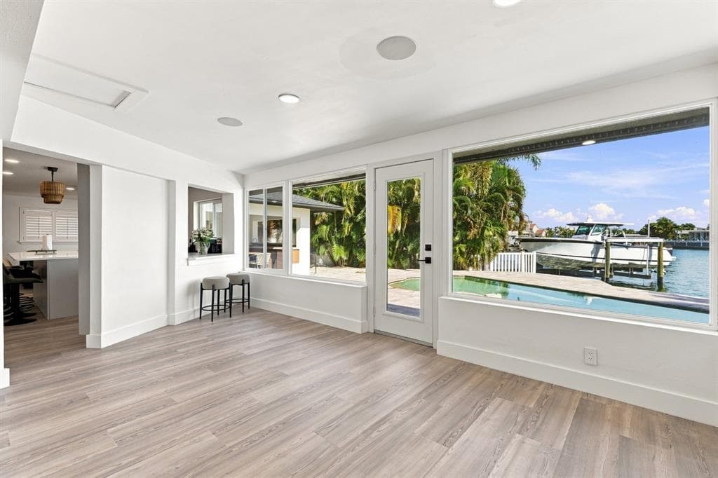 320 PALM ISLAND NE photo 21