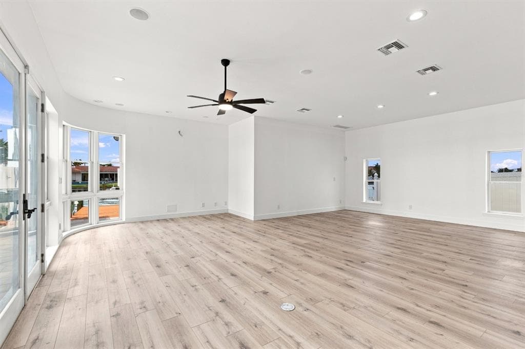 461 PALM ISLAND NE photo 23