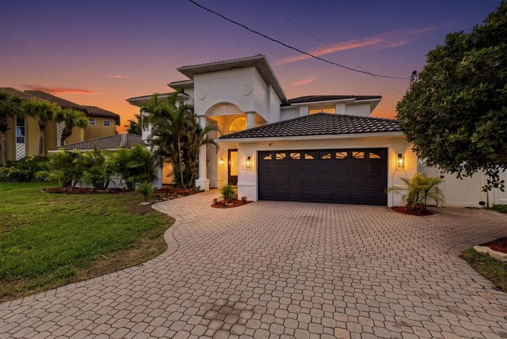461 PALM ISLAND NE photo 2