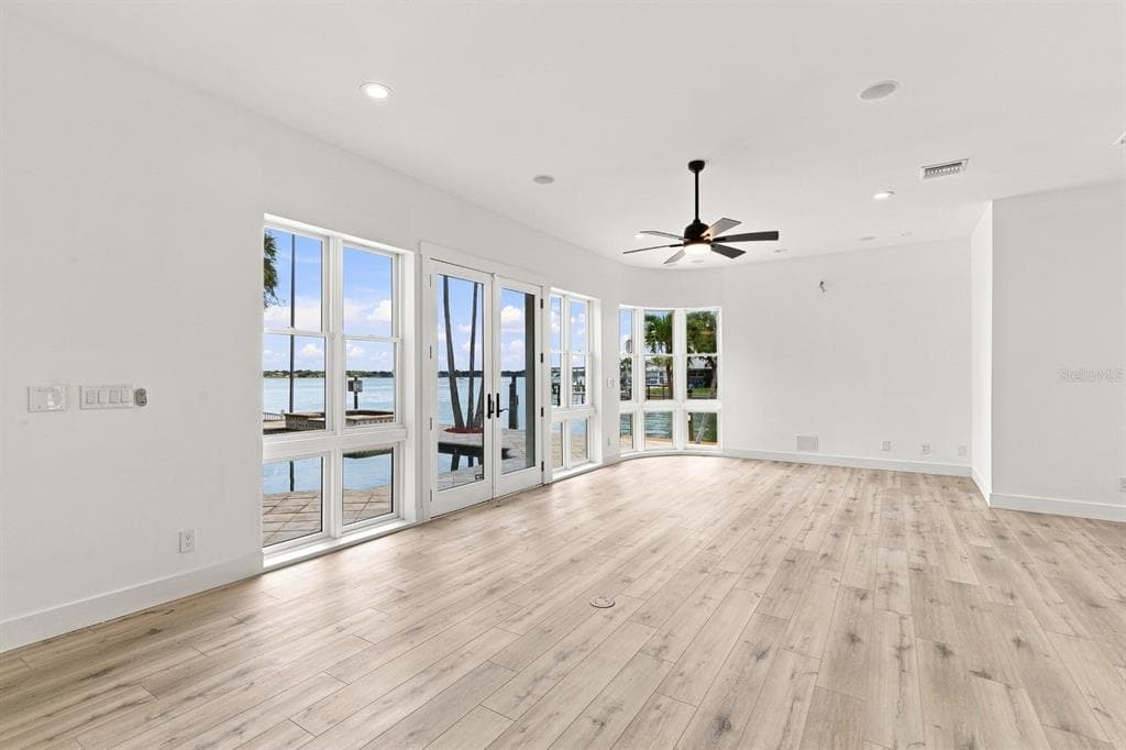 461 PALM ISLAND NE photo 22