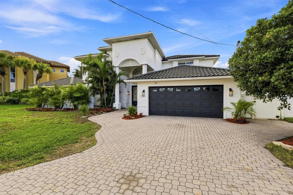 461 PALM ISLAND NE photo 1