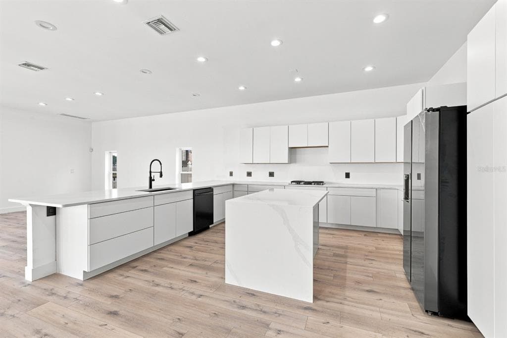 461 PALM ISLAND NE photo 20