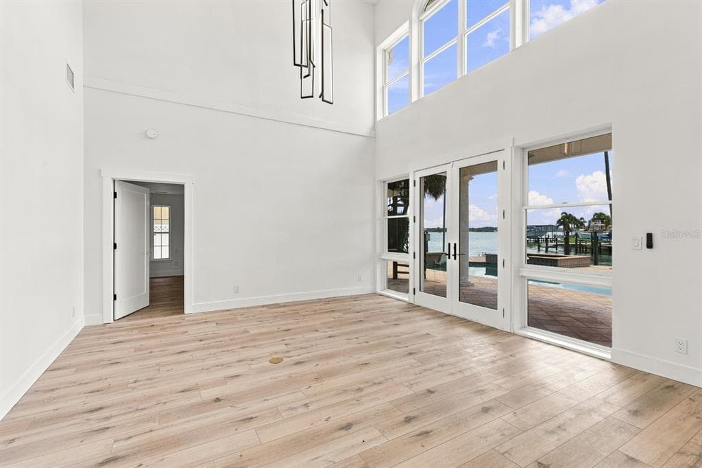 461 PALM ISLAND NE photo 9