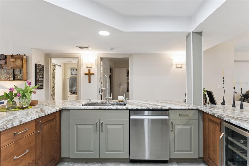 2055 S ATLANTIC AVENUE 705 photo 7