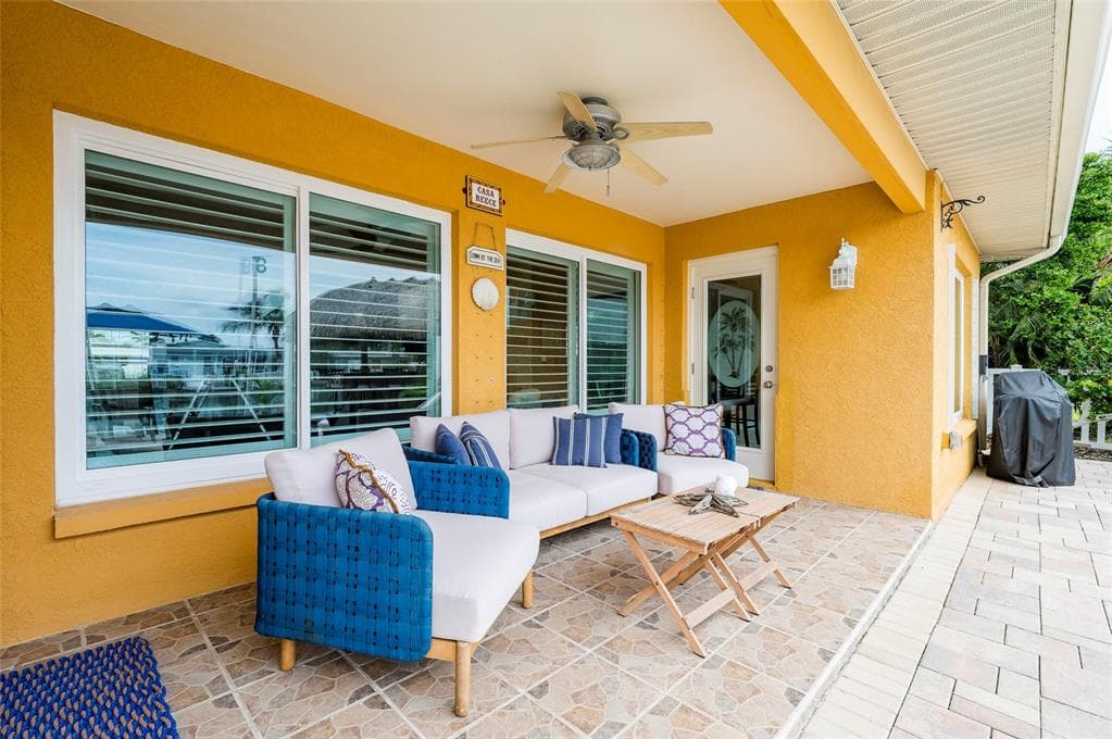541 CRYSTAL DRIVE photo 23