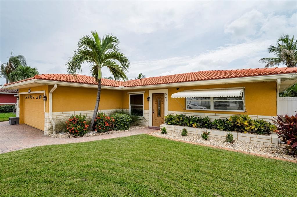 541 CRYSTAL DRIVE photo 2