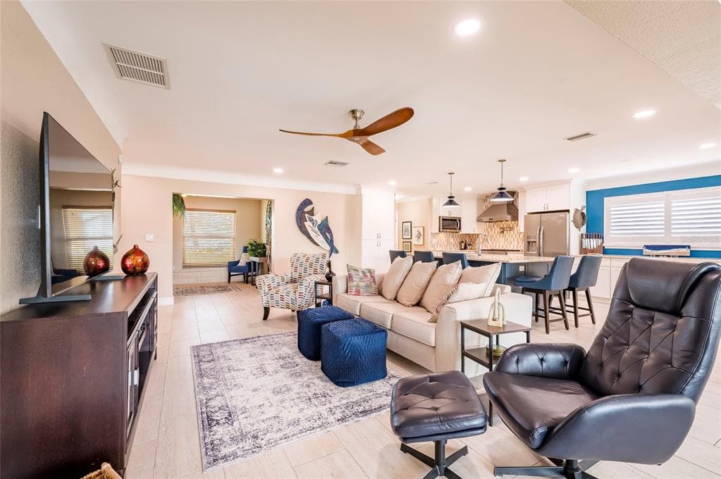 541 CRYSTAL DRIVE photo 6