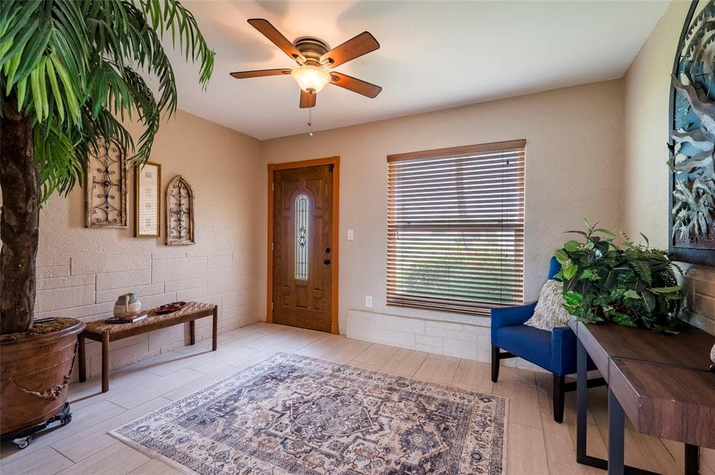 541 CRYSTAL DRIVE photo 3