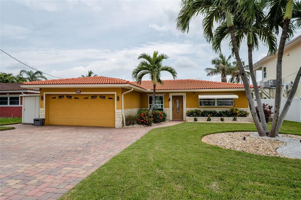 541 CRYSTAL DRIVE photo 1