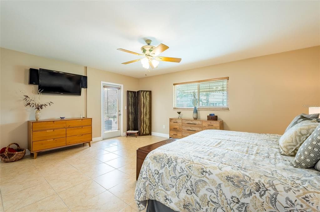 541 CRYSTAL DRIVE photo 20