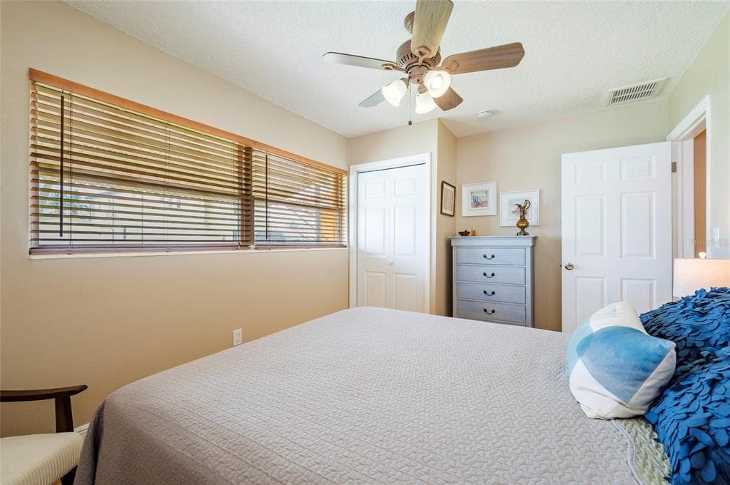 541 CRYSTAL DRIVE photo 14
