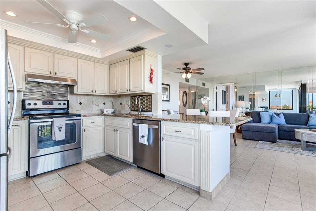 6104 PALMA DEL MAR BOULEVARD S 404 photo 23