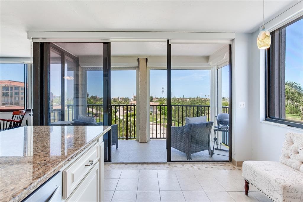 6104 PALMA DEL MAR BOULEVARD S 404 photo 16