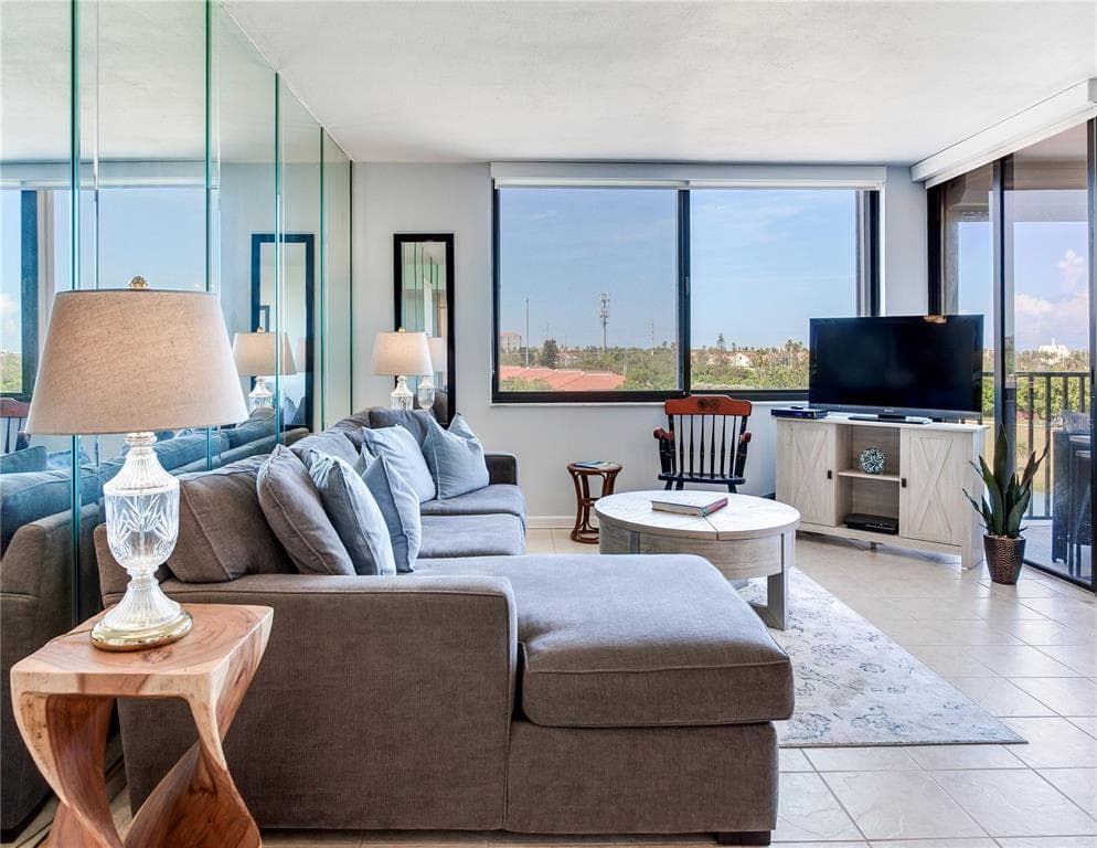 6104 PALMA DEL MAR BOULEVARD S 404 photo 7