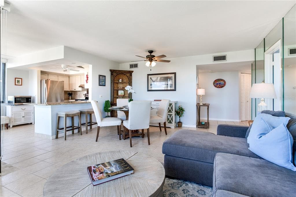 6104 PALMA DEL MAR BOULEVARD S 404 photo 9