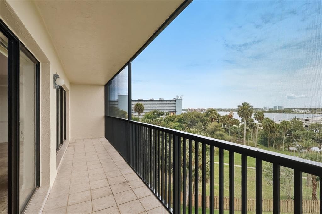 944 S PENINSULA DRIVE 5010 photo 17