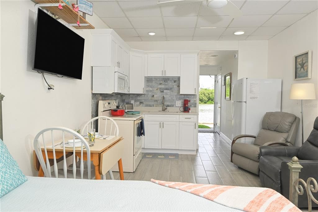18399 GULF BOULEVARD 371 photo 4