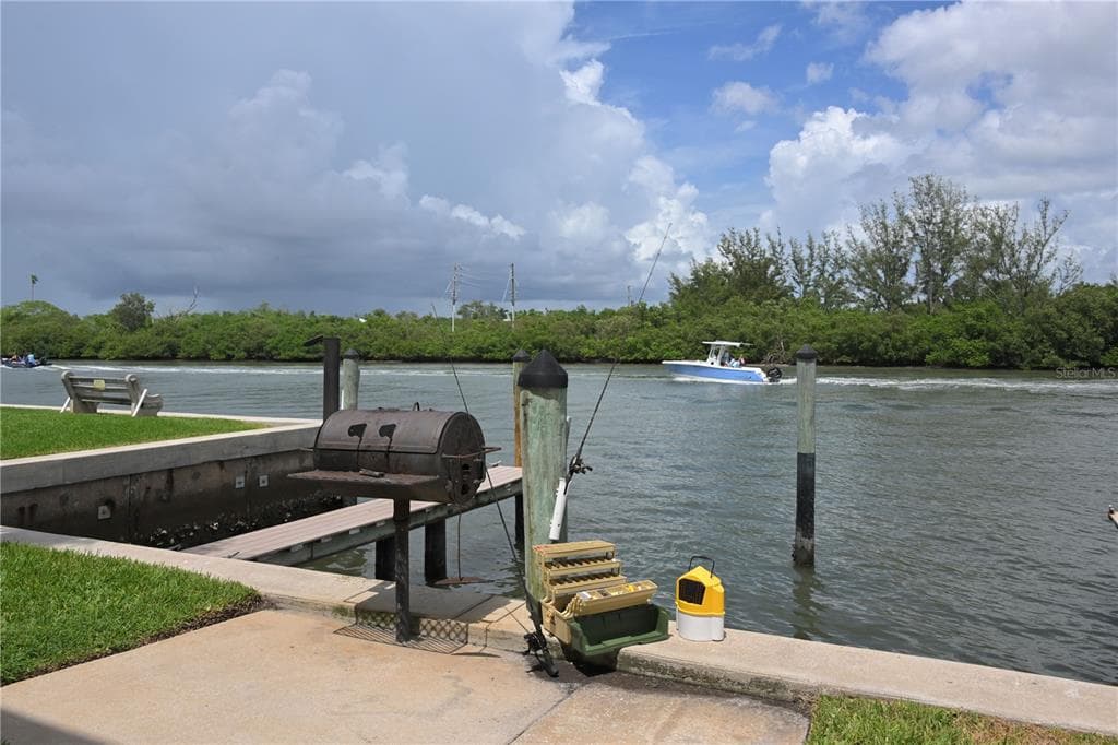 18399 GULF BOULEVARD 371 photo 21