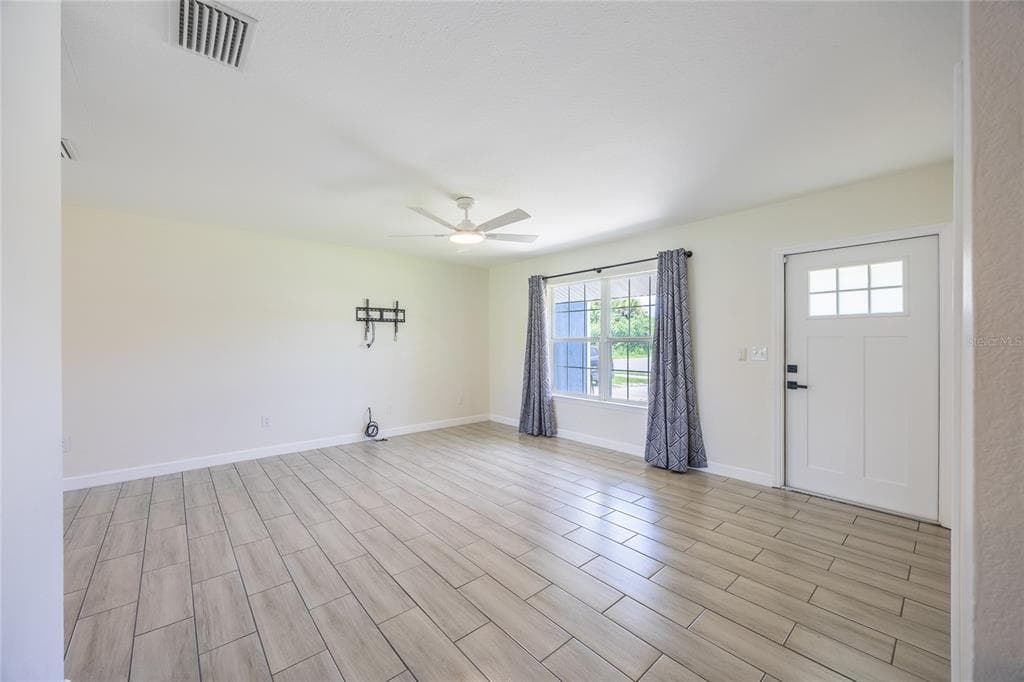 2016 PELLAM BOULEVARD photo 13