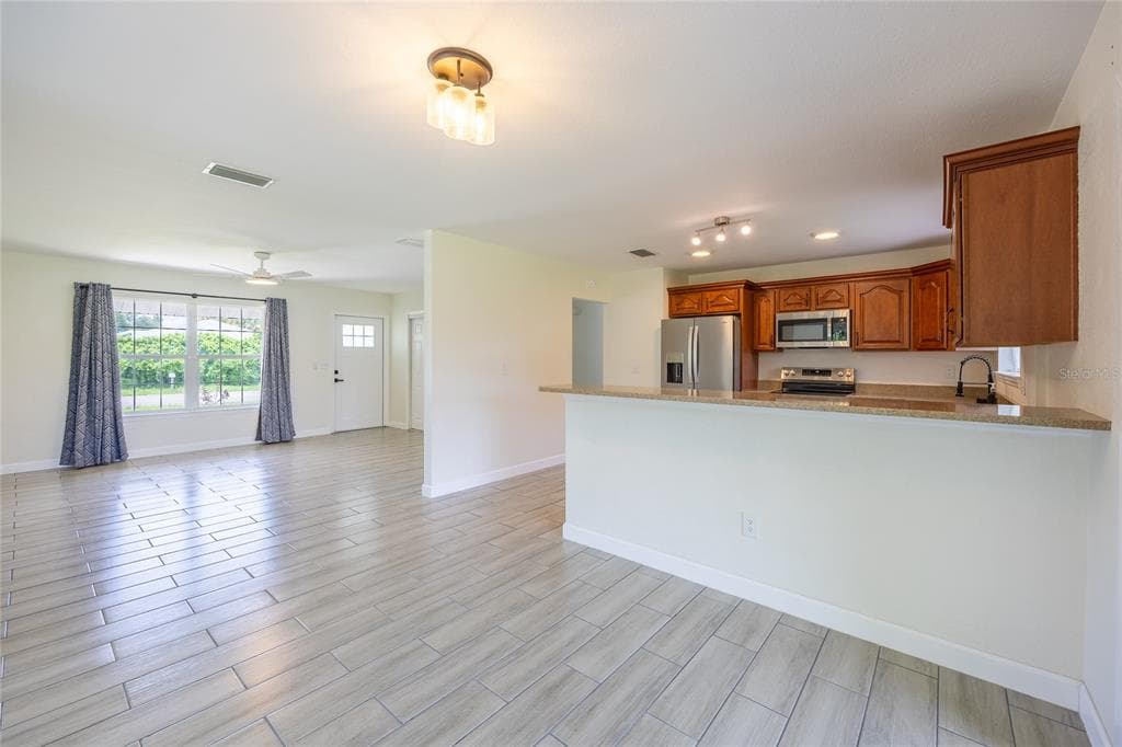 2016 PELLAM BOULEVARD photo 17