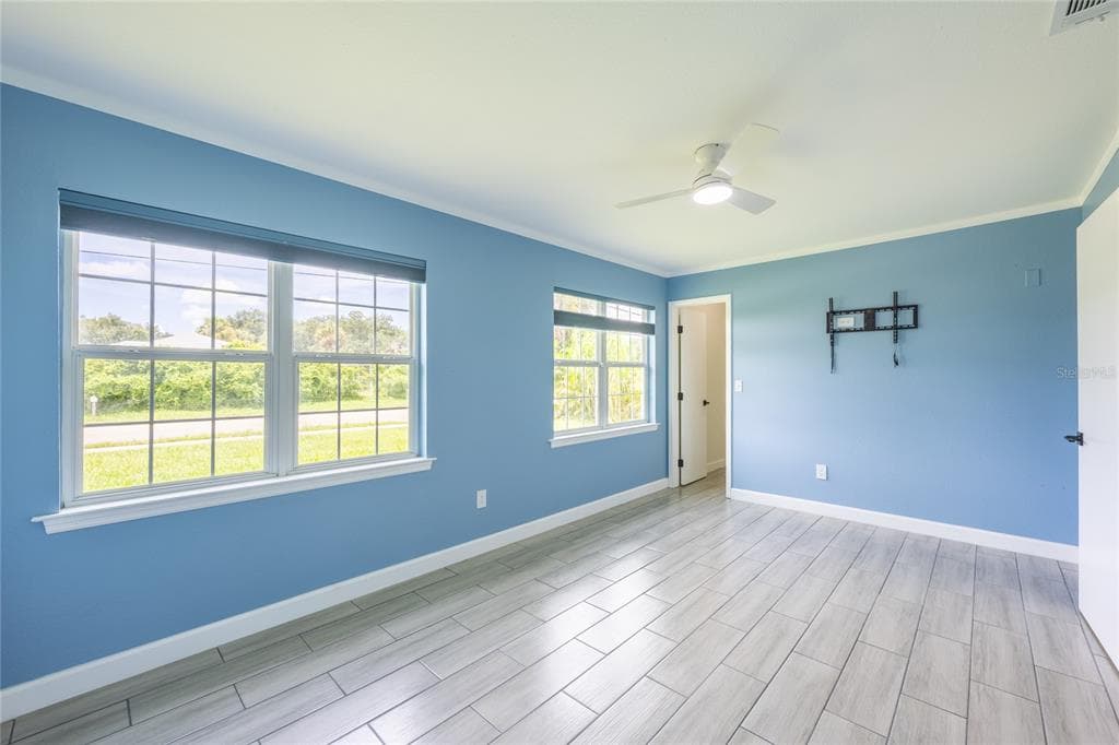2016 PELLAM BOULEVARD photo 24