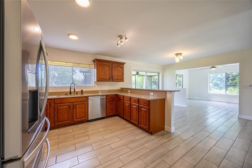 2016 PELLAM BOULEVARD photo 14