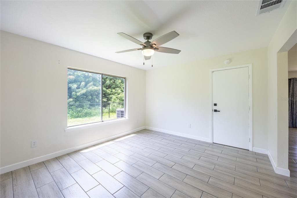 2016 PELLAM BOULEVARD photo 11