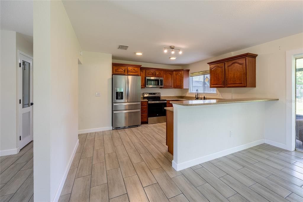 2016 PELLAM BOULEVARD photo 8