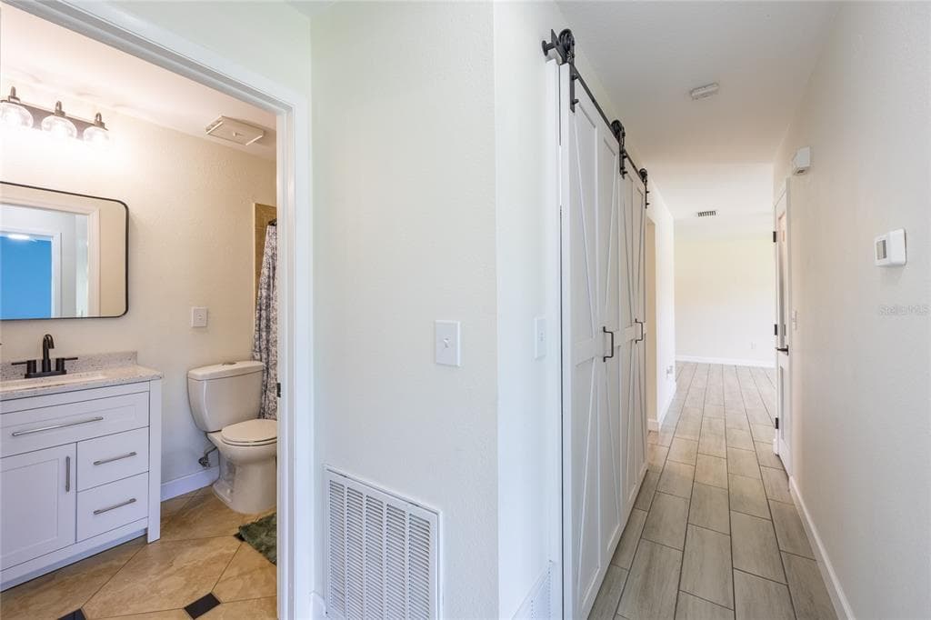 2016 PELLAM BOULEVARD photo 21