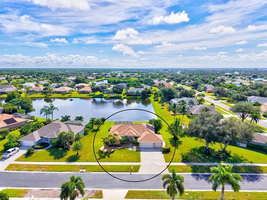 203 LAKE VICTORIA COURT photo 2