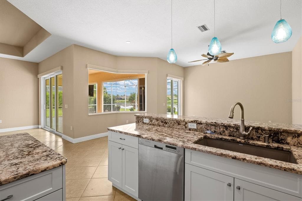 203 LAKE VICTORIA COURT photo 22