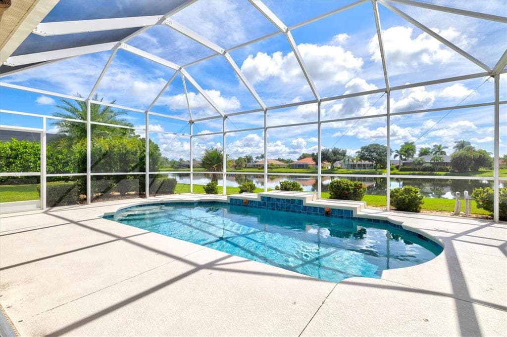 203 LAKE VICTORIA COURT photo 3
