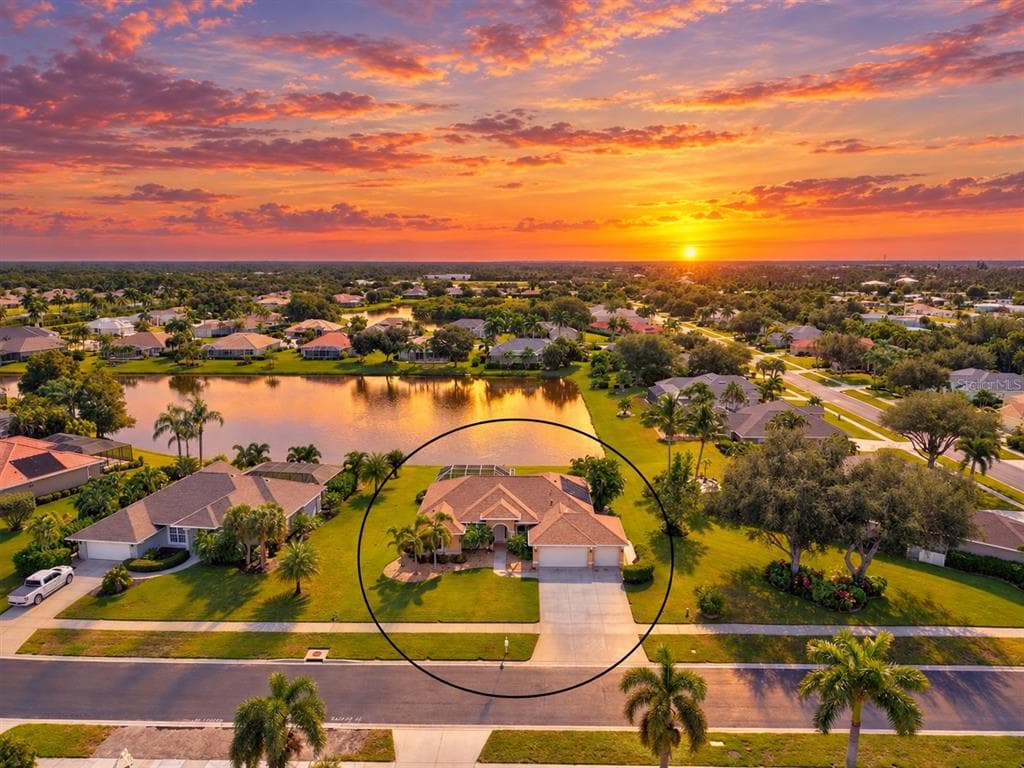 203 LAKE VICTORIA COURT photo 1