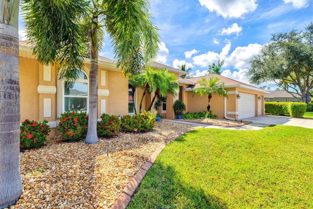 203 LAKE VICTORIA COURT photo 5