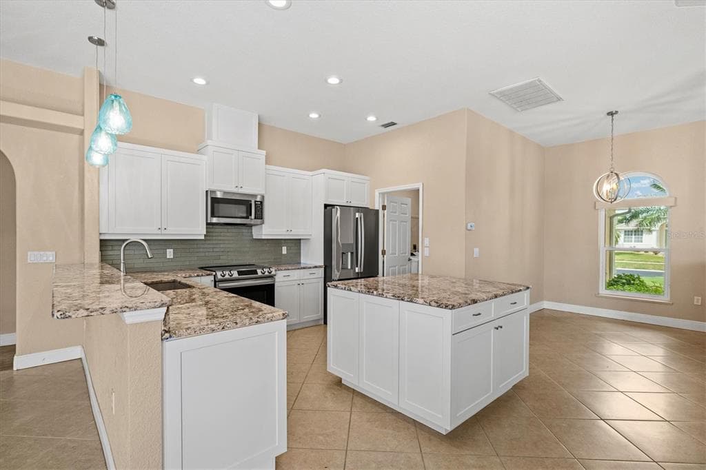203 LAKE VICTORIA COURT photo 24