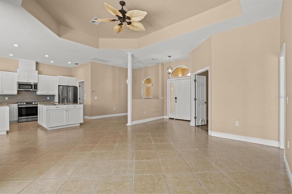 203 LAKE VICTORIA COURT photo 14