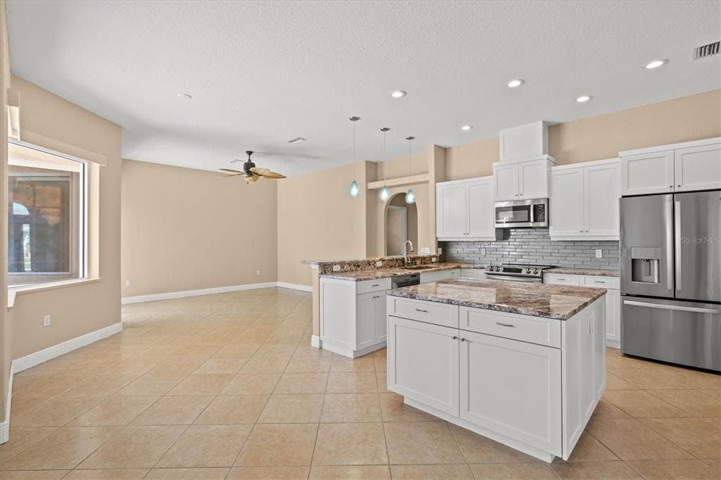 203 LAKE VICTORIA COURT photo 18