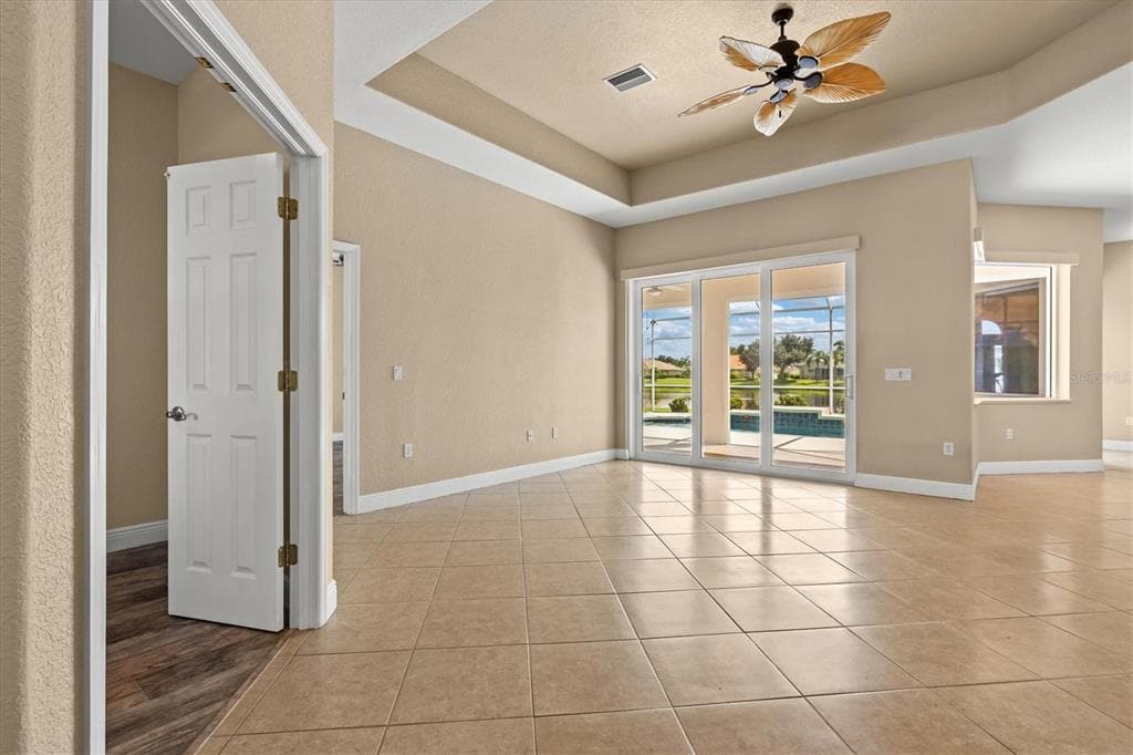 203 LAKE VICTORIA COURT photo 11