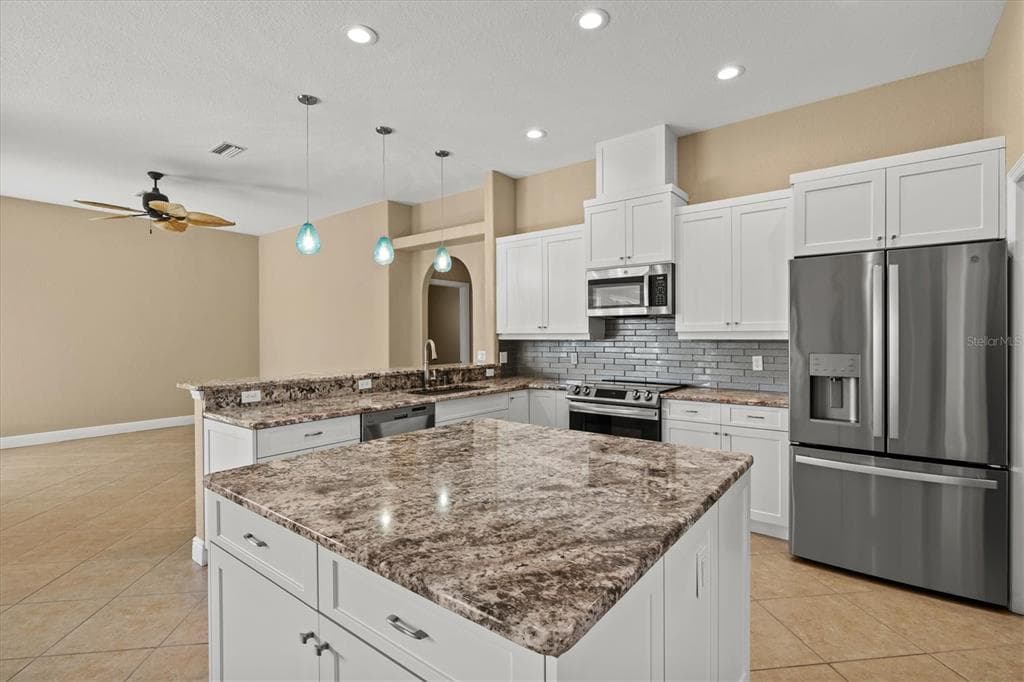 203 LAKE VICTORIA COURT photo 19