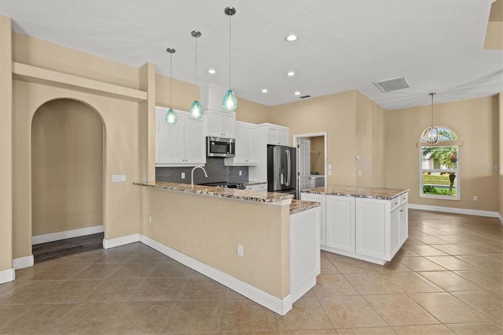 203 LAKE VICTORIA COURT photo 25