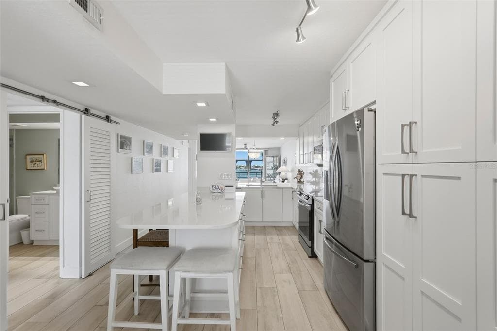 6081 BAHIA DEL MAR CIRCLE 251 photo 4