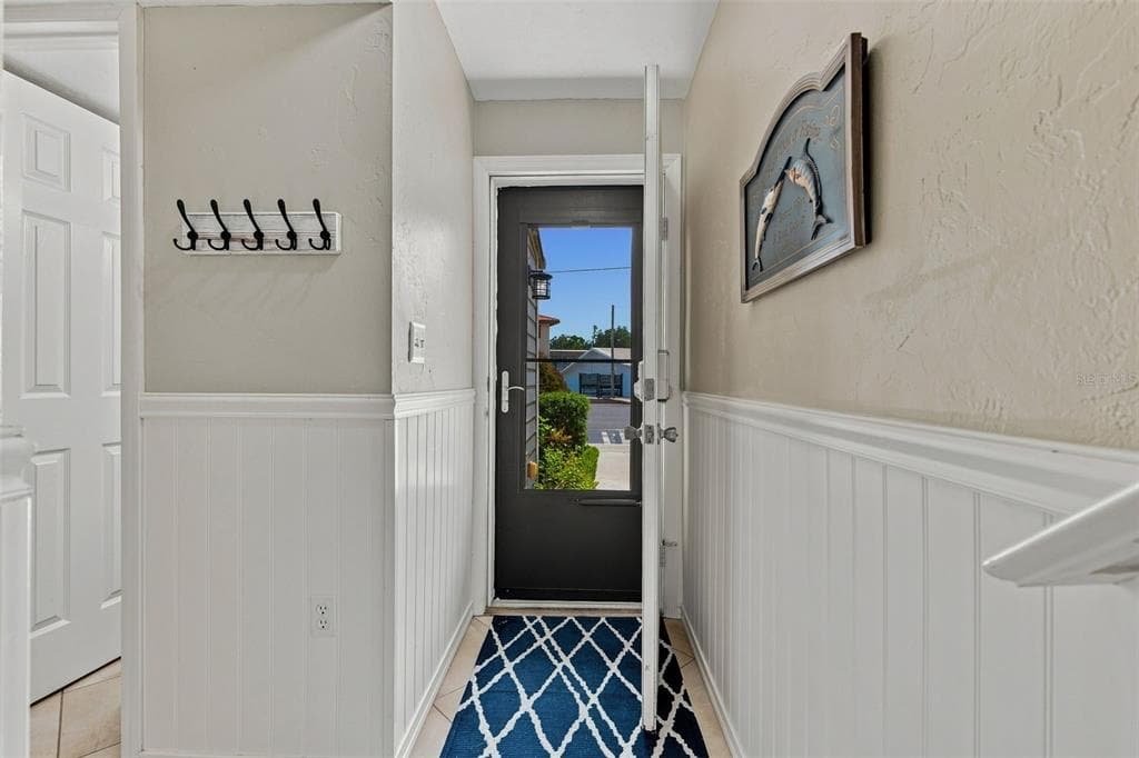 65 BEACH LANE N photo 2
