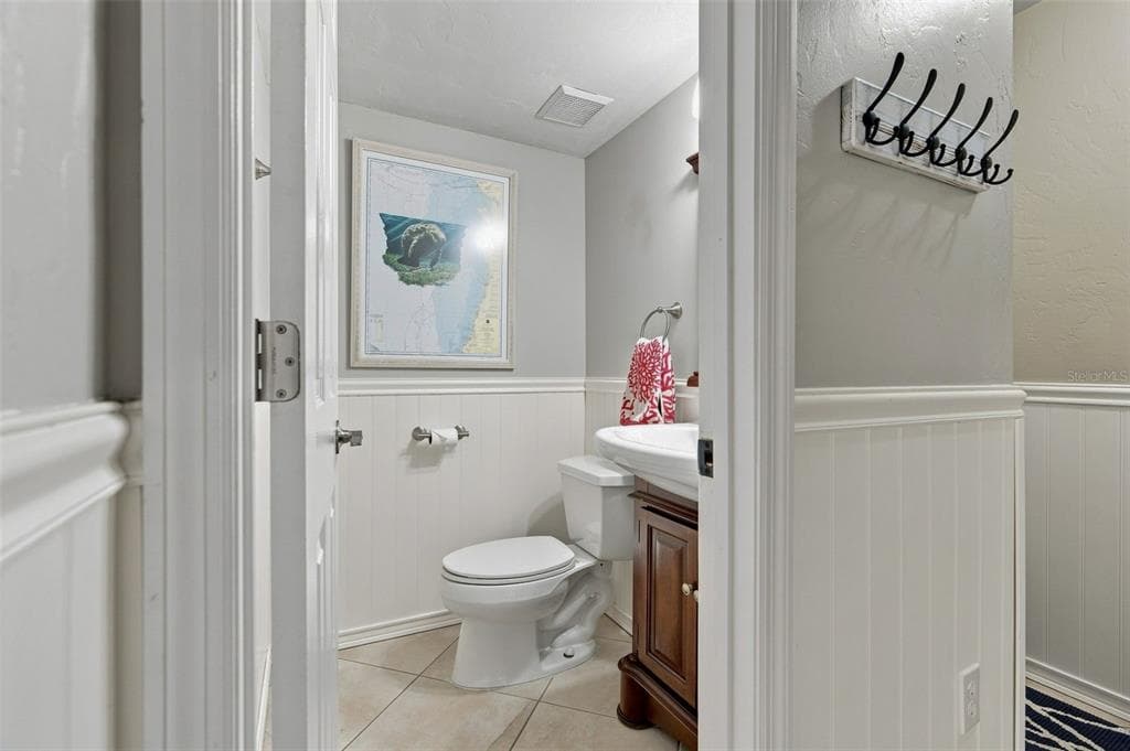 65 BEACH LANE N photo 17